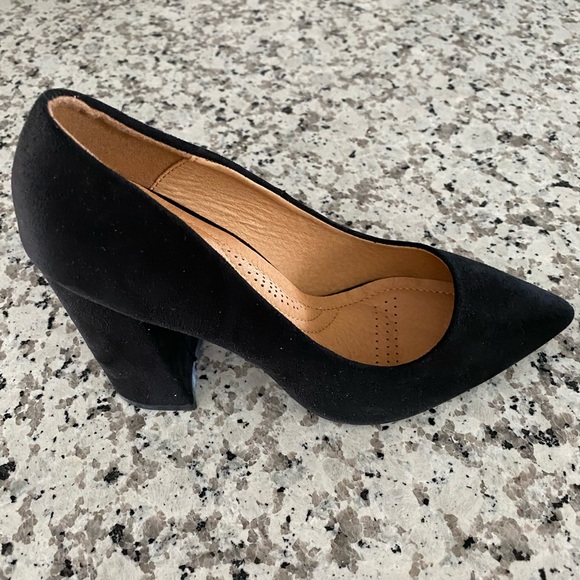 WEEBOO SHOES HEELS. - Picture 8 of 9